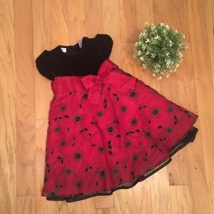 Girl’s Size 5 Christmas dress